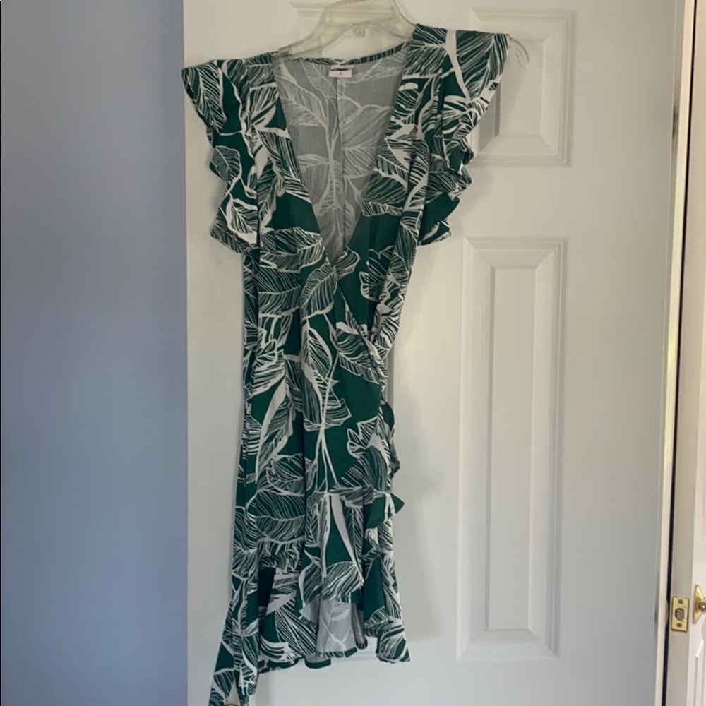Selfie Leslie Palm Print Wrap Dress size M
